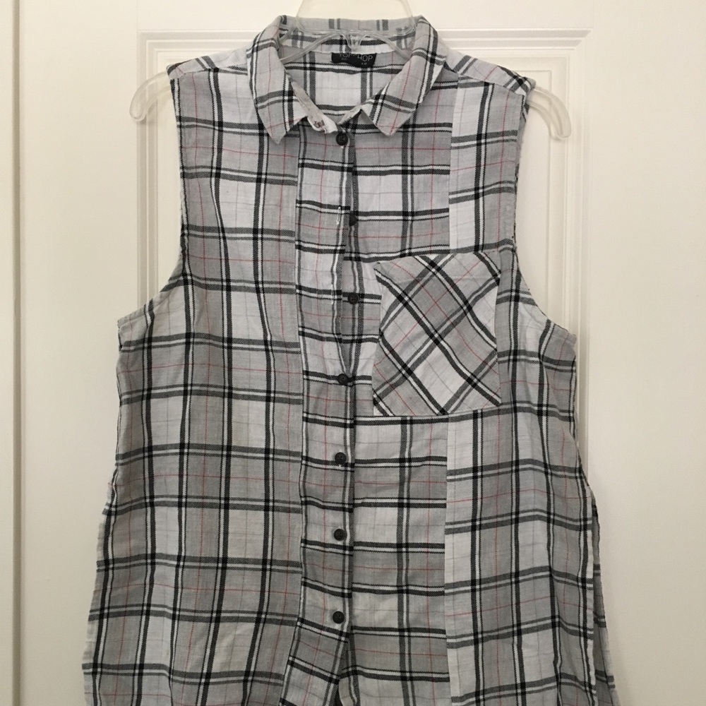 TOPSHOP Button up Sleeveless top😎
